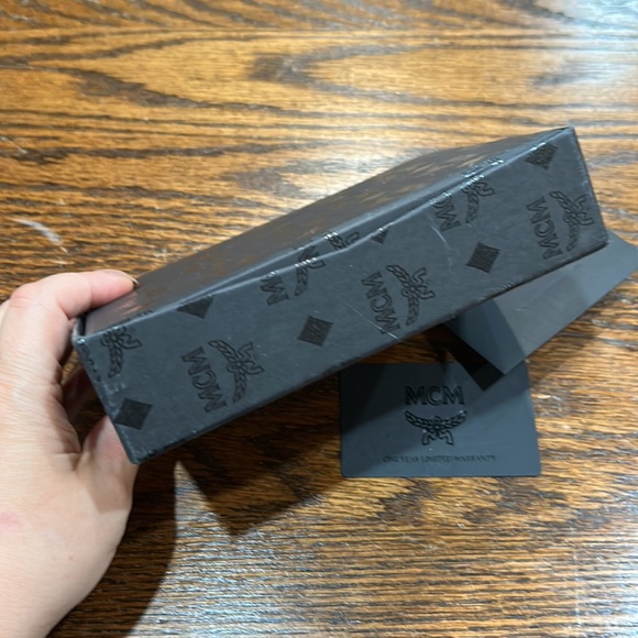 MCM Accessory Box - Picture 10 of 12